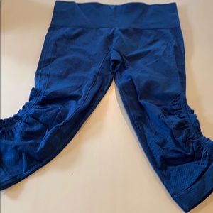 lululemon blue athletic cropped tights